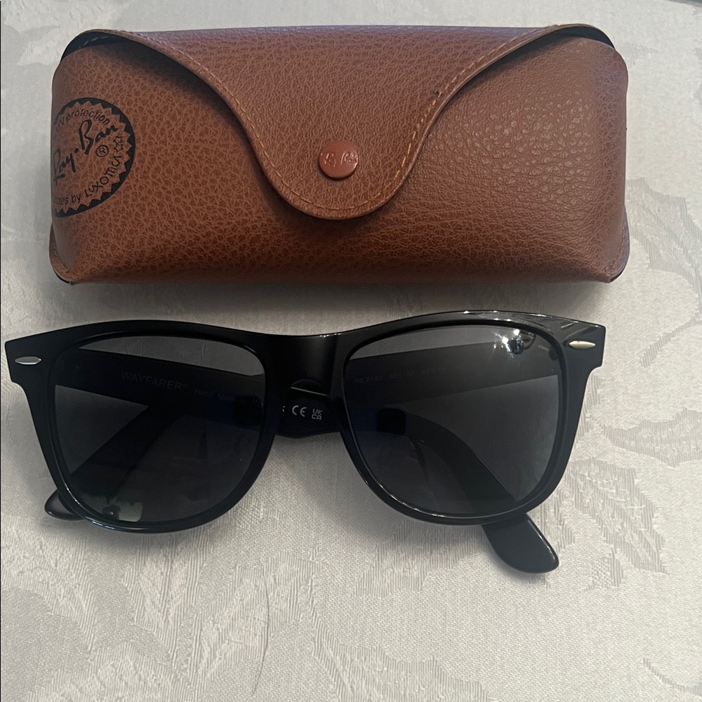 Ray-Ban Classic Black Sunglasses with Tan Case